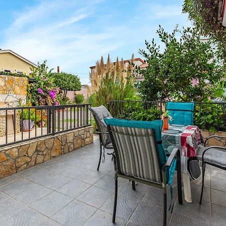 Lovely Apartment In Premantura With Wifi Exterior foto